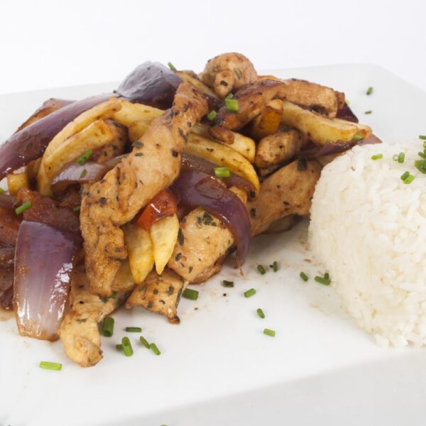 Pollo saltado